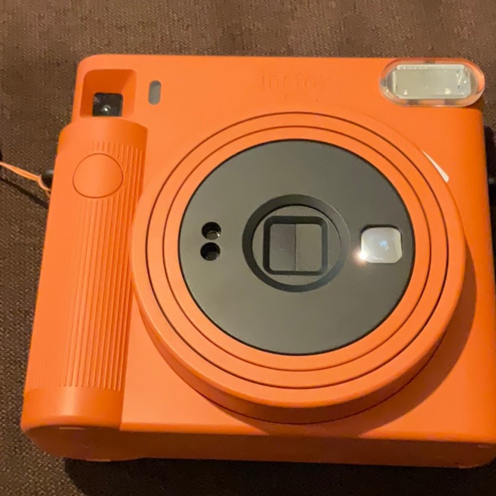 Fuji-film Instax Square SQ 1 Polaroid Camara, Orange.